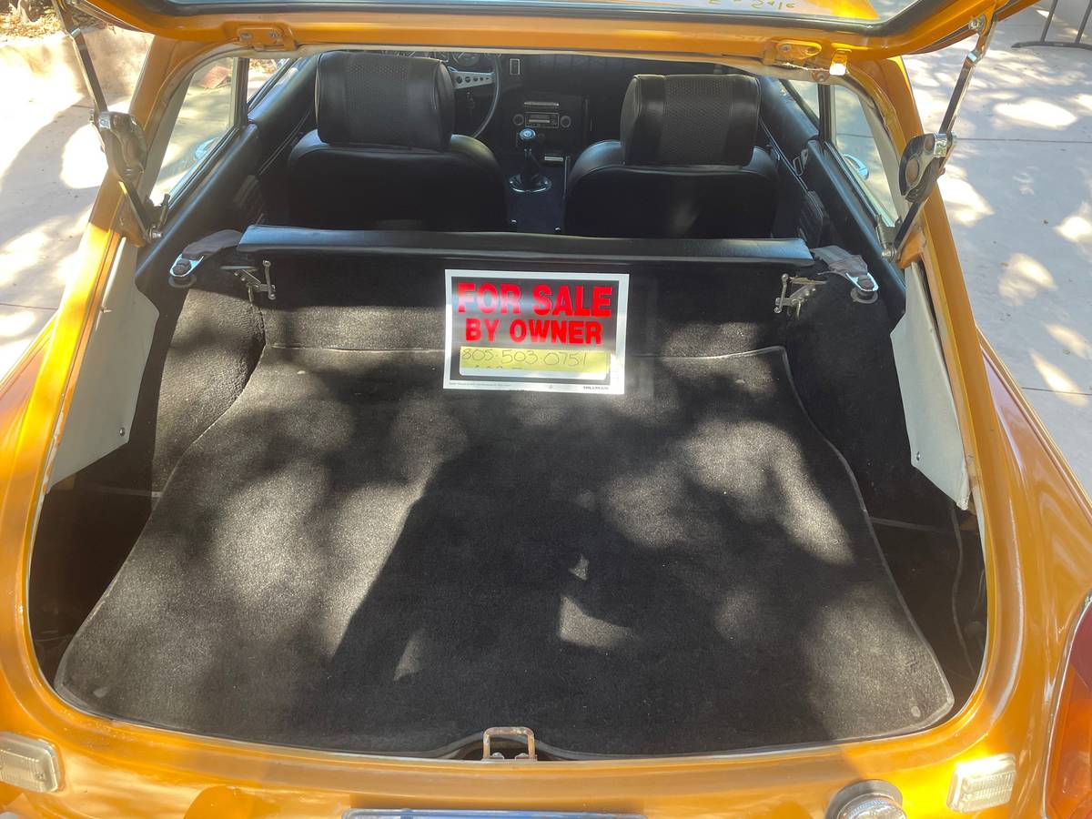 Mgb-gt-1971-orange-6