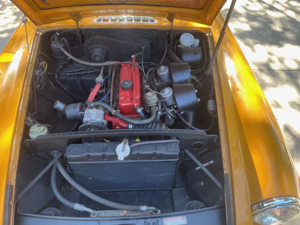 Mgb-gt-1971-orange-7