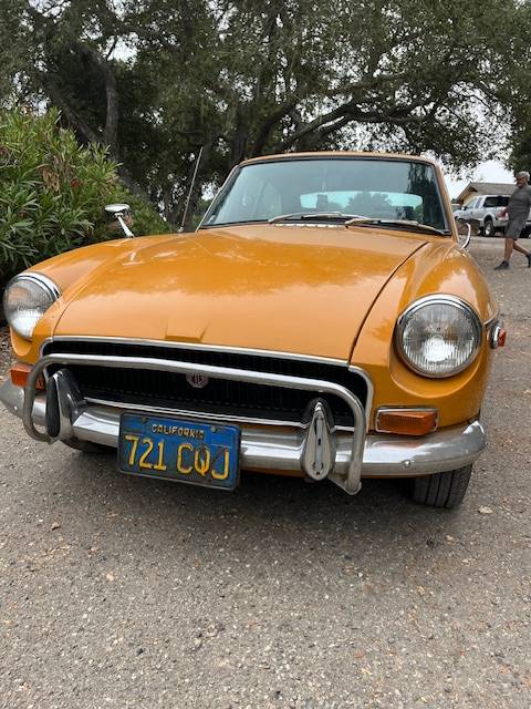 Mgb-gt-1971-orange-8