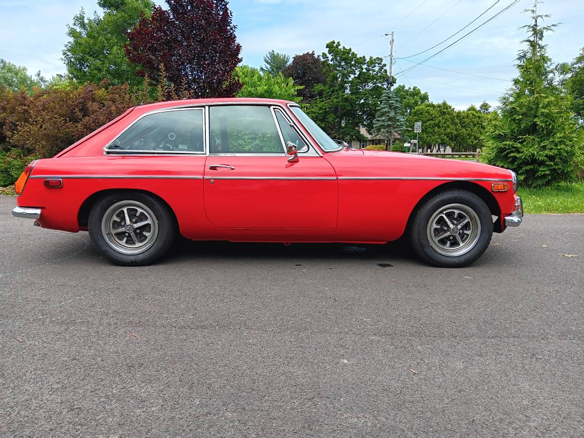 Mgb-gt-1973-red-1