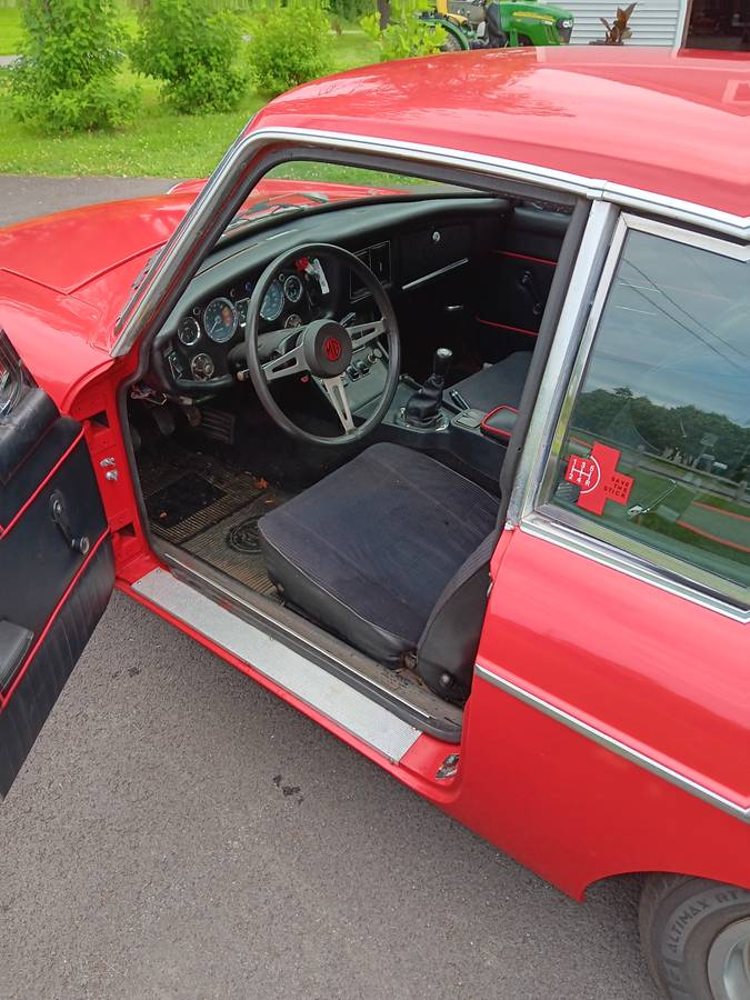 Mgb-gt-1973-red-10