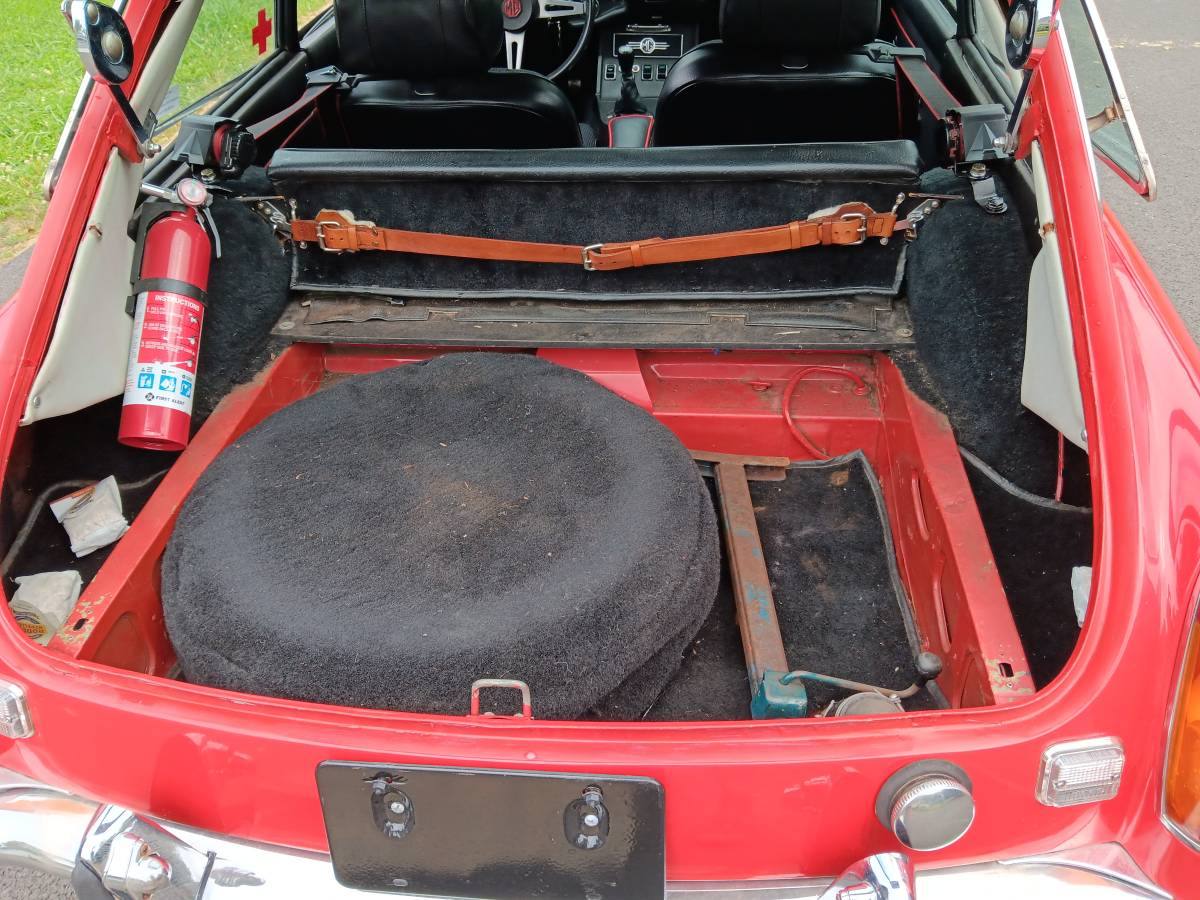 Mgb-gt-1973-red-13