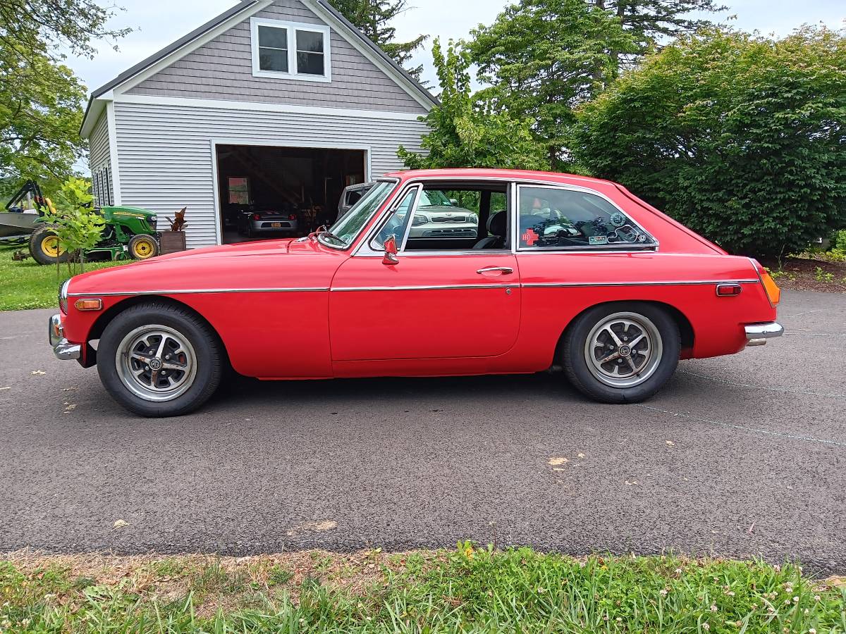 Mgb-gt-1973-red-2