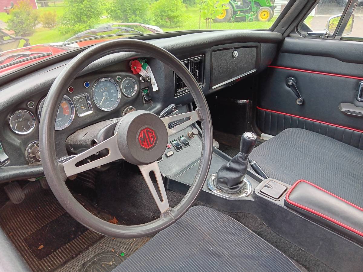 Mgb-gt-1973-red-9