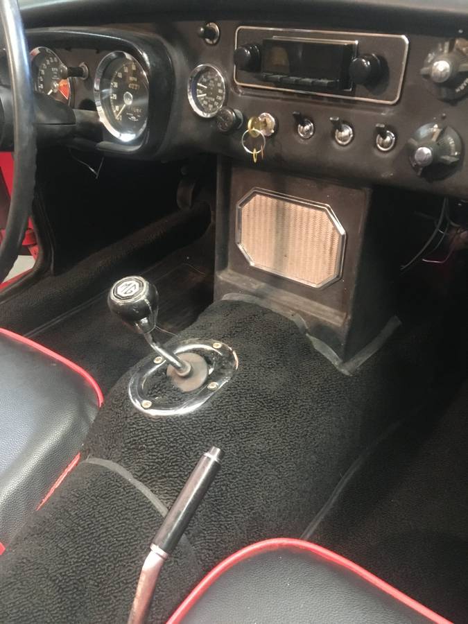 Mgb-roadster-1965-red-8