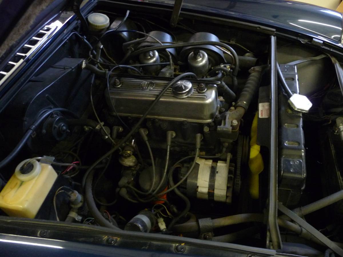 Mgb-roadster-1974-blue-1