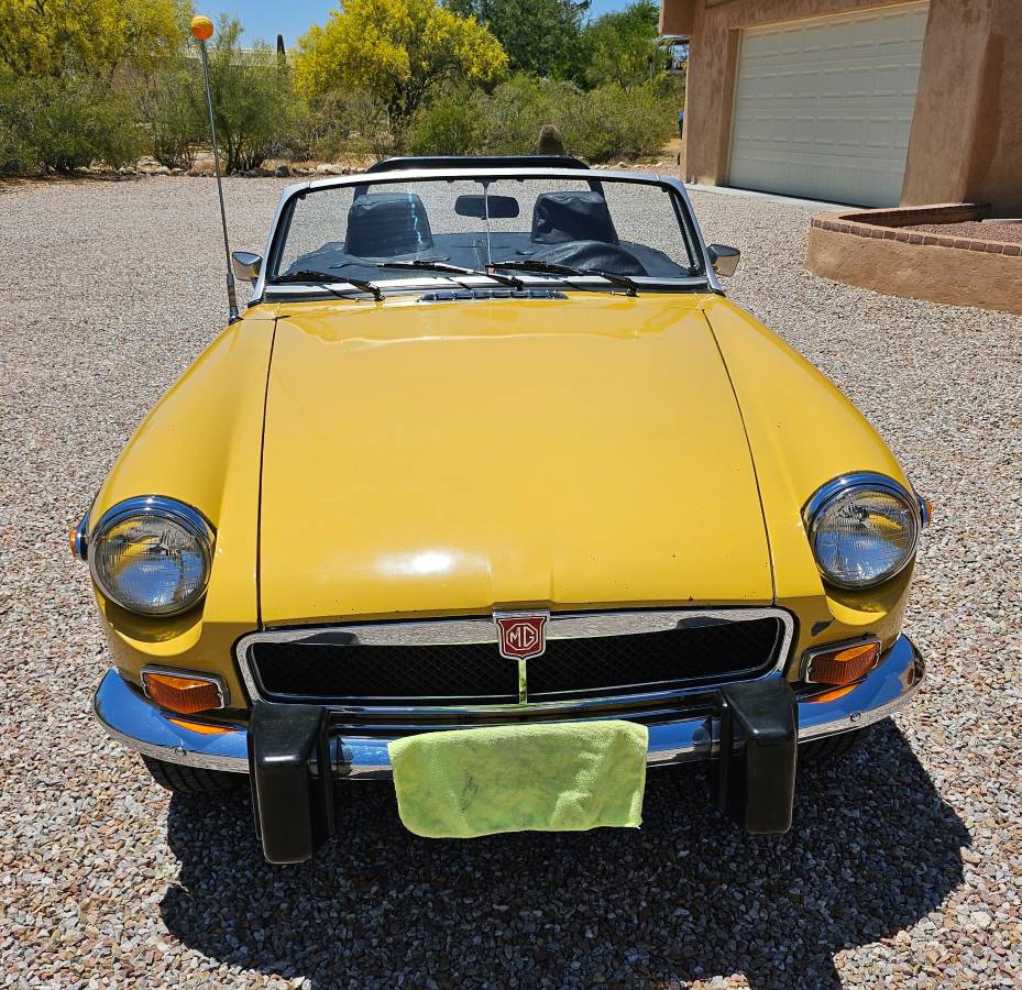 Mgb-roadster-1974-yellow-1