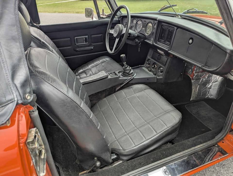 Mgb-roadster-1978-orange-10