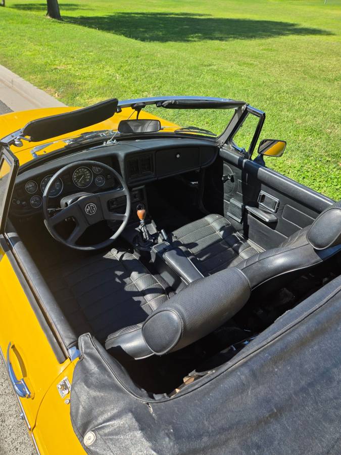 Mgb-roadster-1978-yellow-7