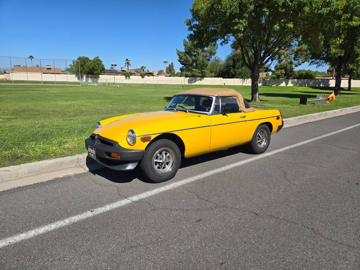 Mgb-roadster-1978-yellow-8