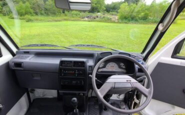 Mitsubihshi-minicab-1994-white-24