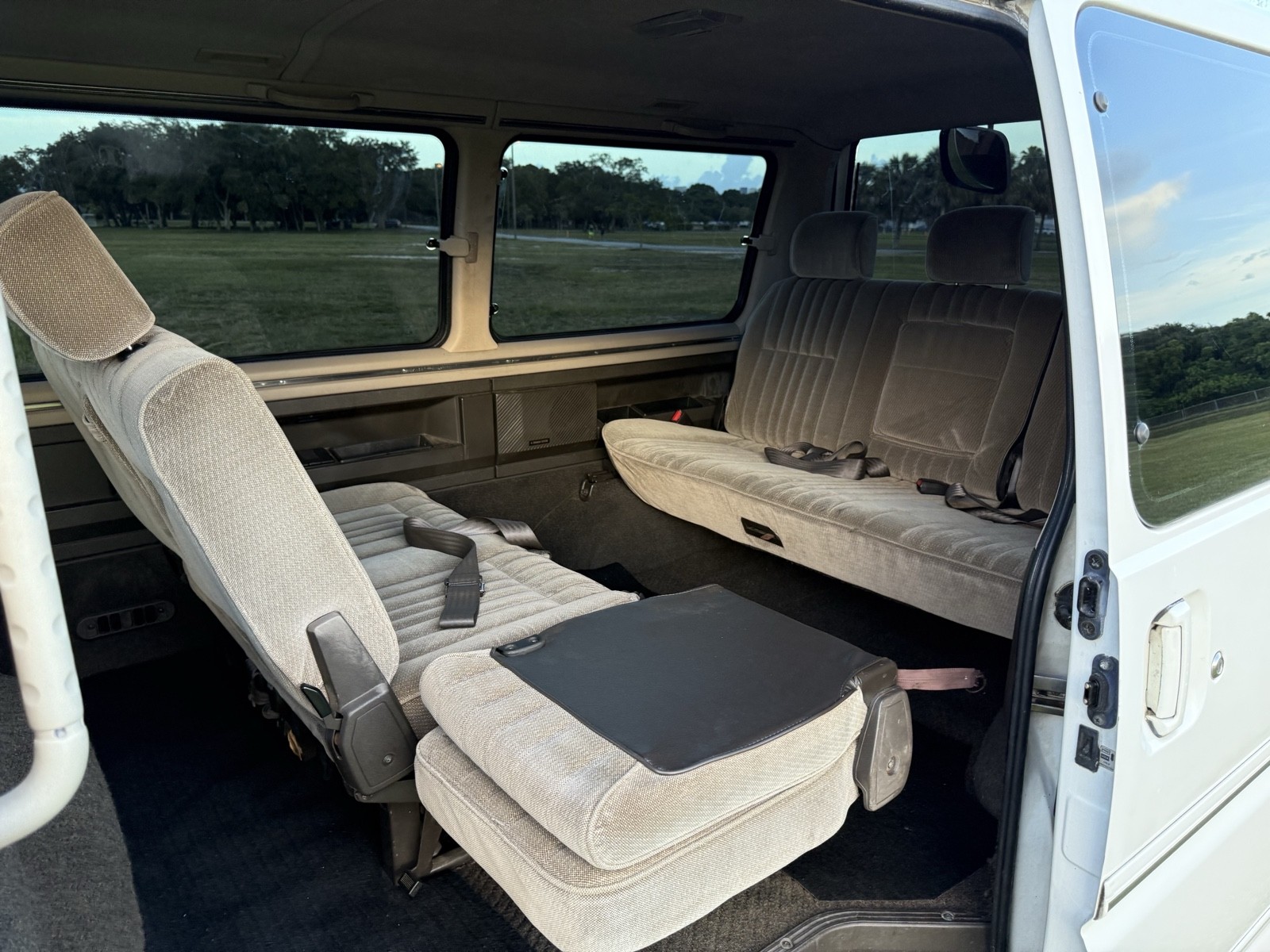Mitsubishi-Delica-4WD.-Diesel-Turbo.-Automatic.-1990-Minivan-26
