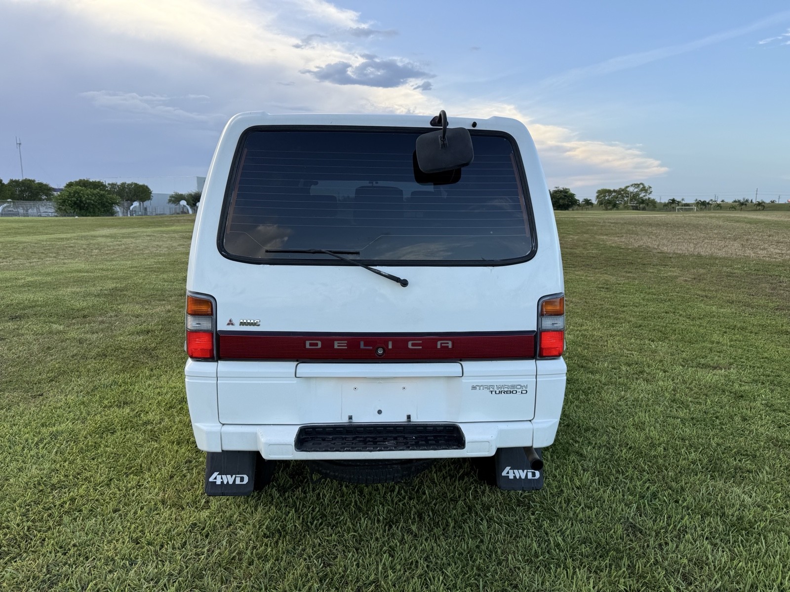 Mitsubishi-Delica-4WD.-Diesel-Turbo.-Automatic.-1990-Minivan-3