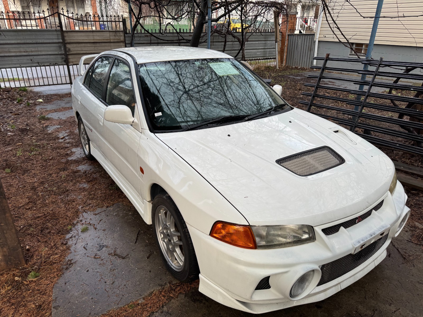 Mitsubishi-Lancer-1996-Sedan-2