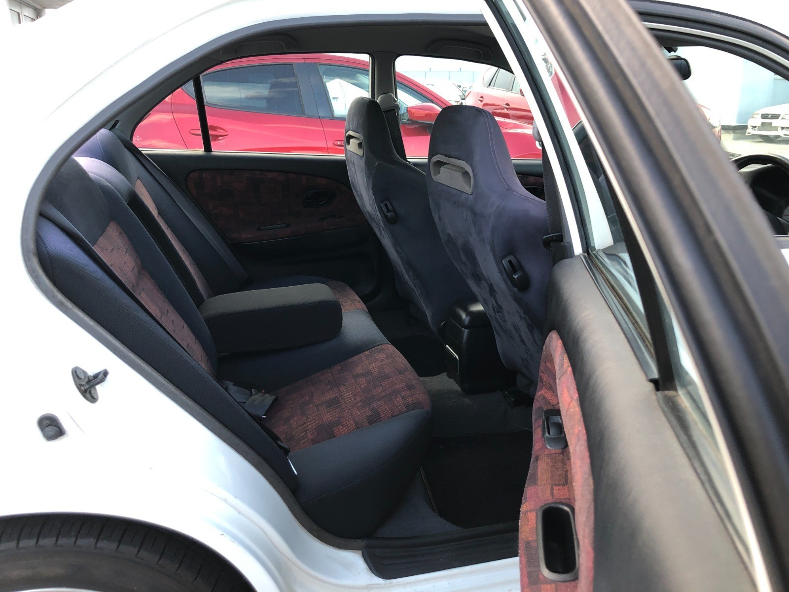 Mitsubishi-Lancer-1996-Sedan-5