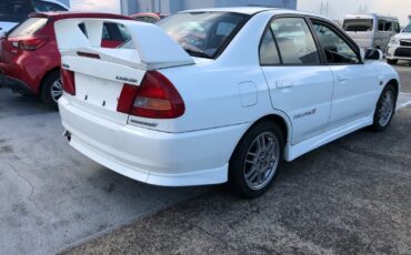 Mitsubishi-Lancer-1996-Sedan-8