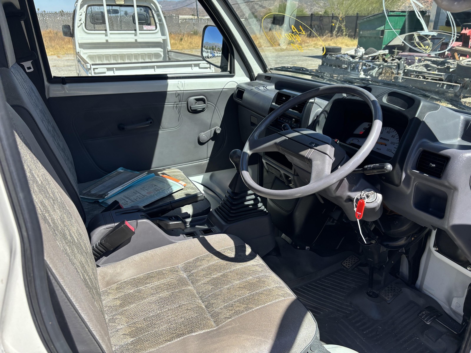 Mitsubishi-Minicab-1996-Truck-12