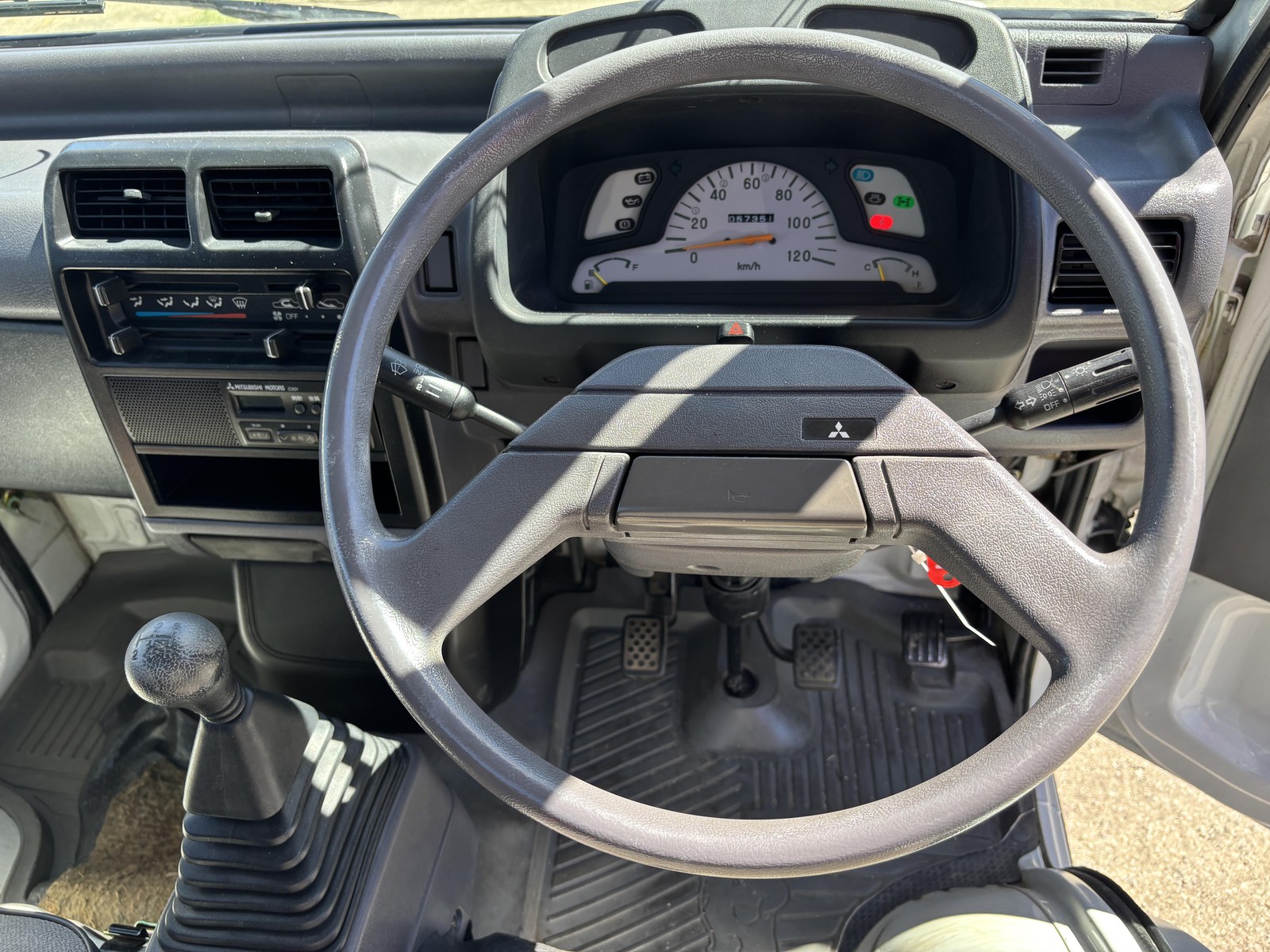 Mitsubishi-Minicab-1996-Truck-13
