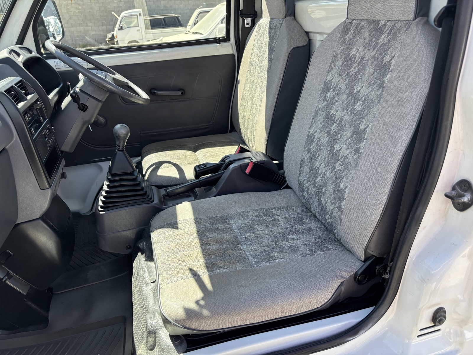 Mitsubishi-Minicab-1996-Truck-28