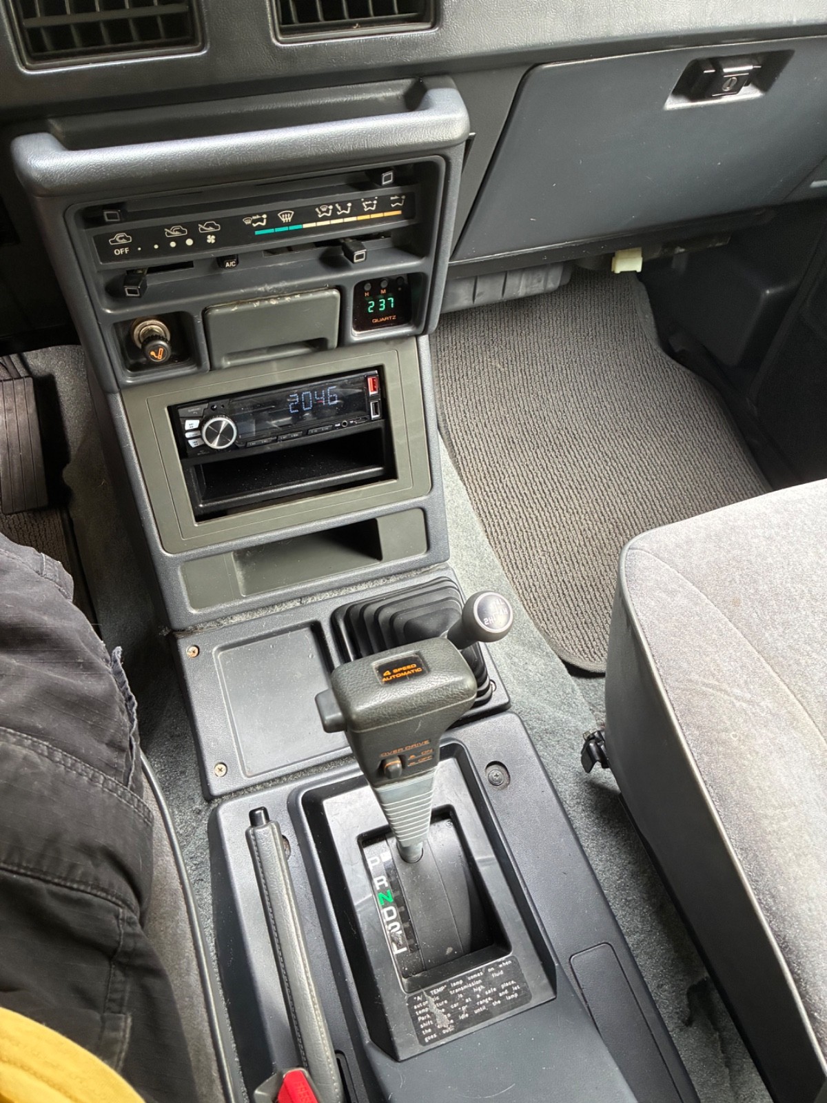 Mitsubishi-Montero-1991-SUV-14