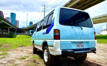 Mitsubishi-delica-1992-100