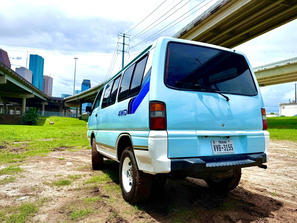 Mitsubishi-delica-1992-100