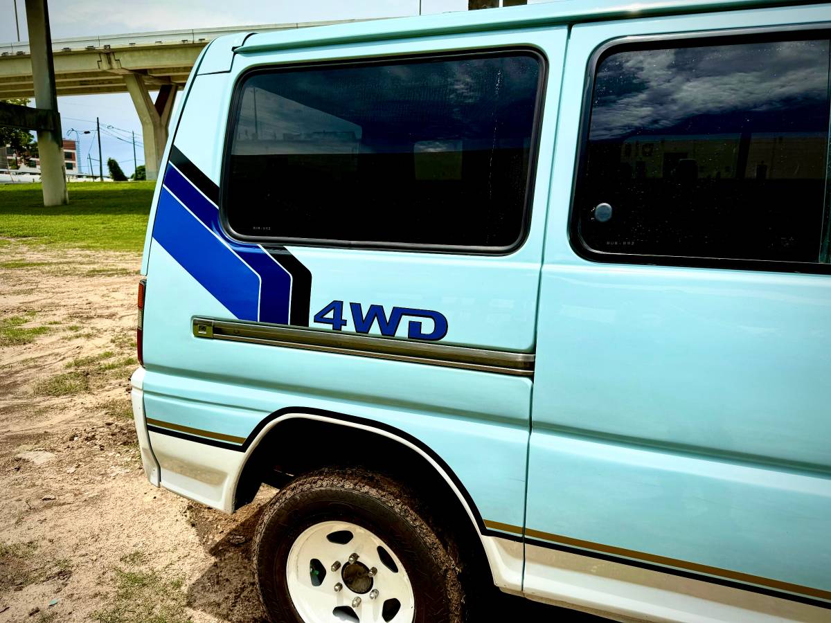 Mitsubishi-delica-1992-116