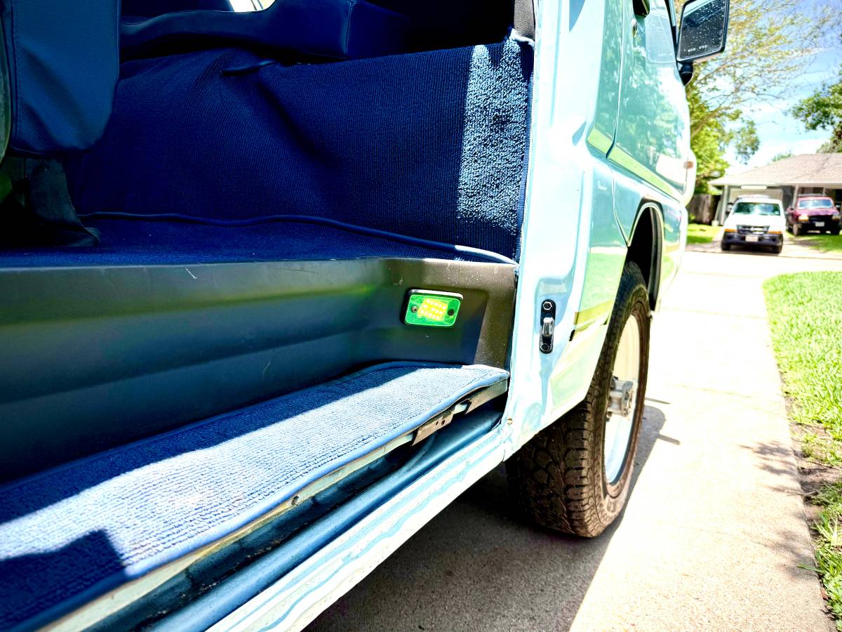 Mitsubishi-delica-1992-118