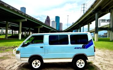 Mitsubishi-delica-1992