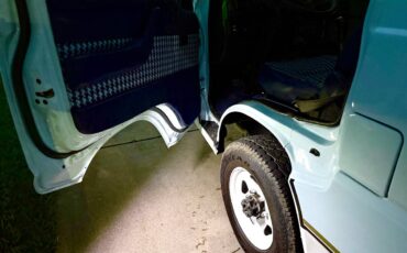 Mitsubishi-delica-1992-21