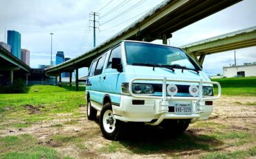 Mitsubishi-delica-1992-32