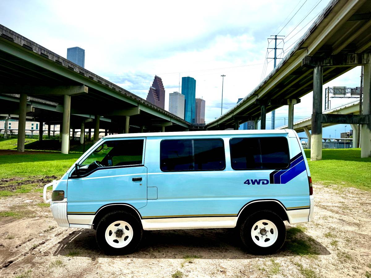 Mitsubishi-delica-1992-33