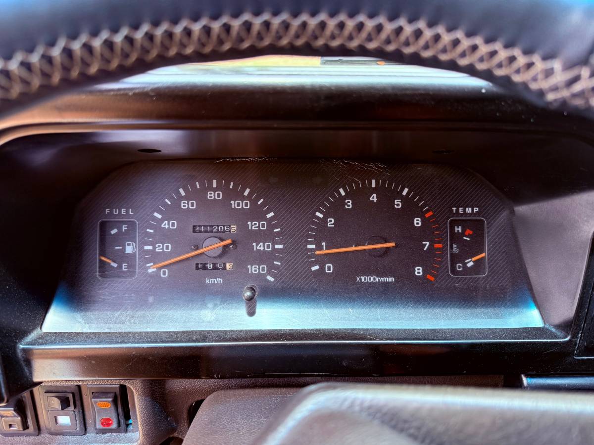 Mitsubishi-delica-1992-45