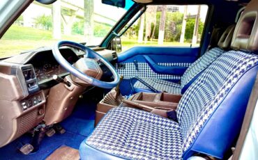 Mitsubishi-delica-1992-54