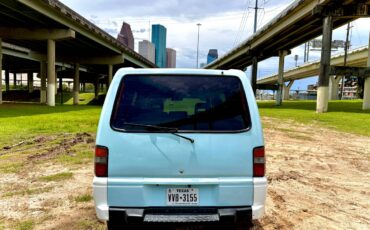 Mitsubishi-delica-1992-57