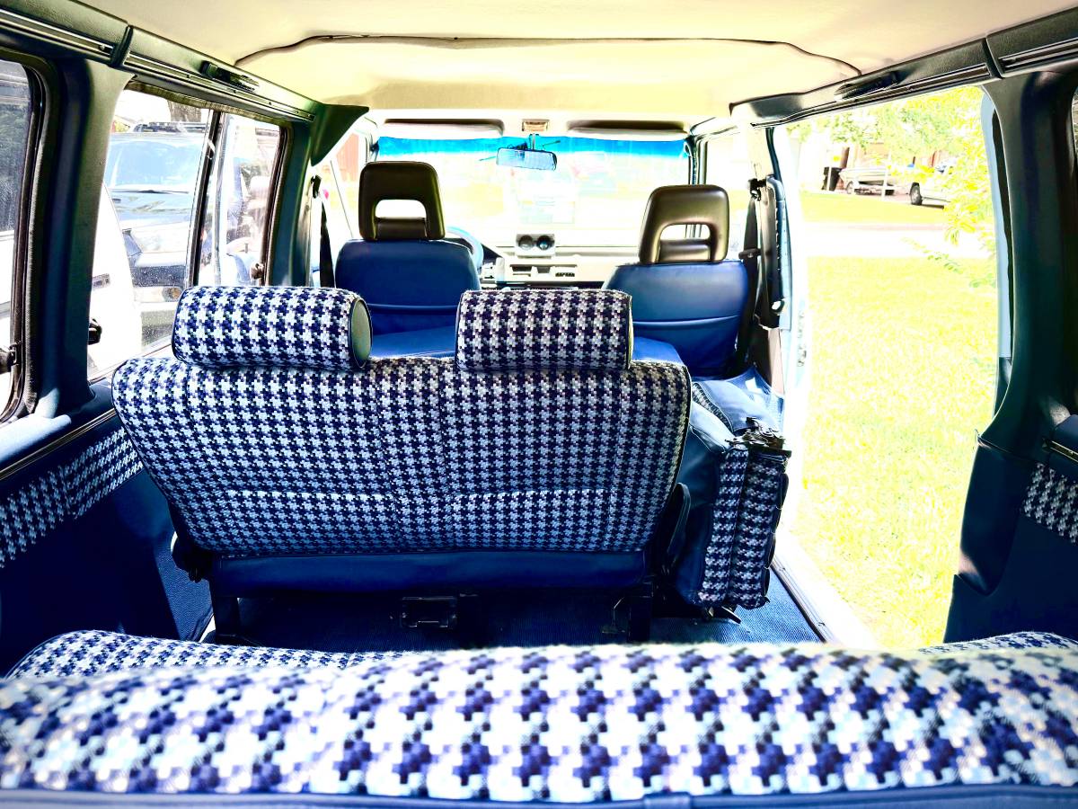 Mitsubishi-delica-1992-59