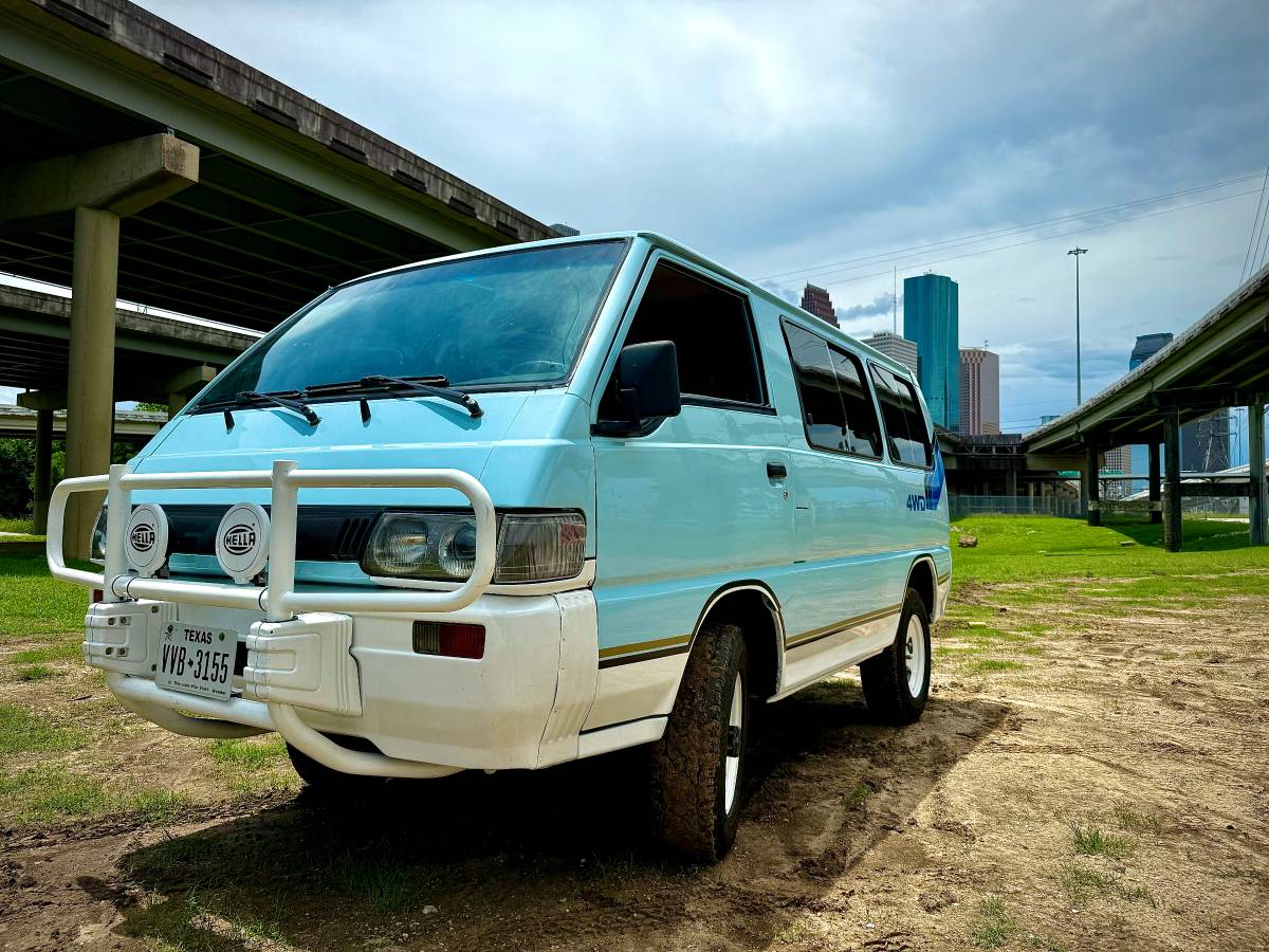 Mitsubishi-delica-1992-7