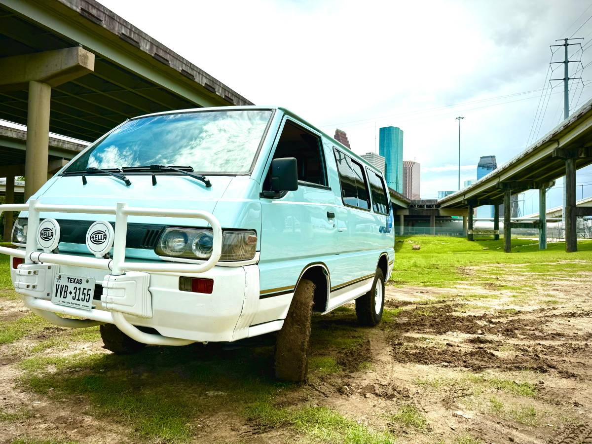 Mitsubishi-delica-1992-80