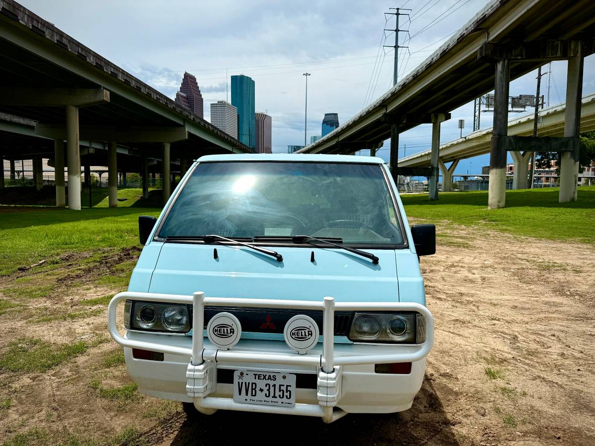 Mitsubishi-delica-1992-83