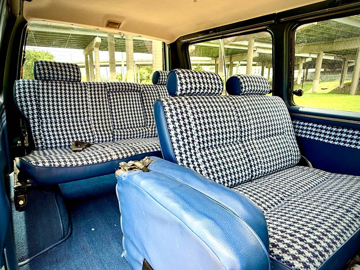 Mitsubishi-delica-1992-89
