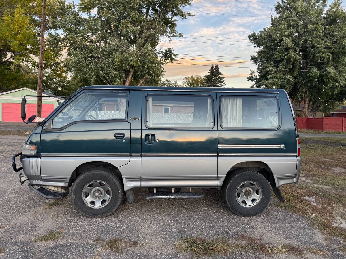 Mitsubishi-delica-diesel-1991-blue-4