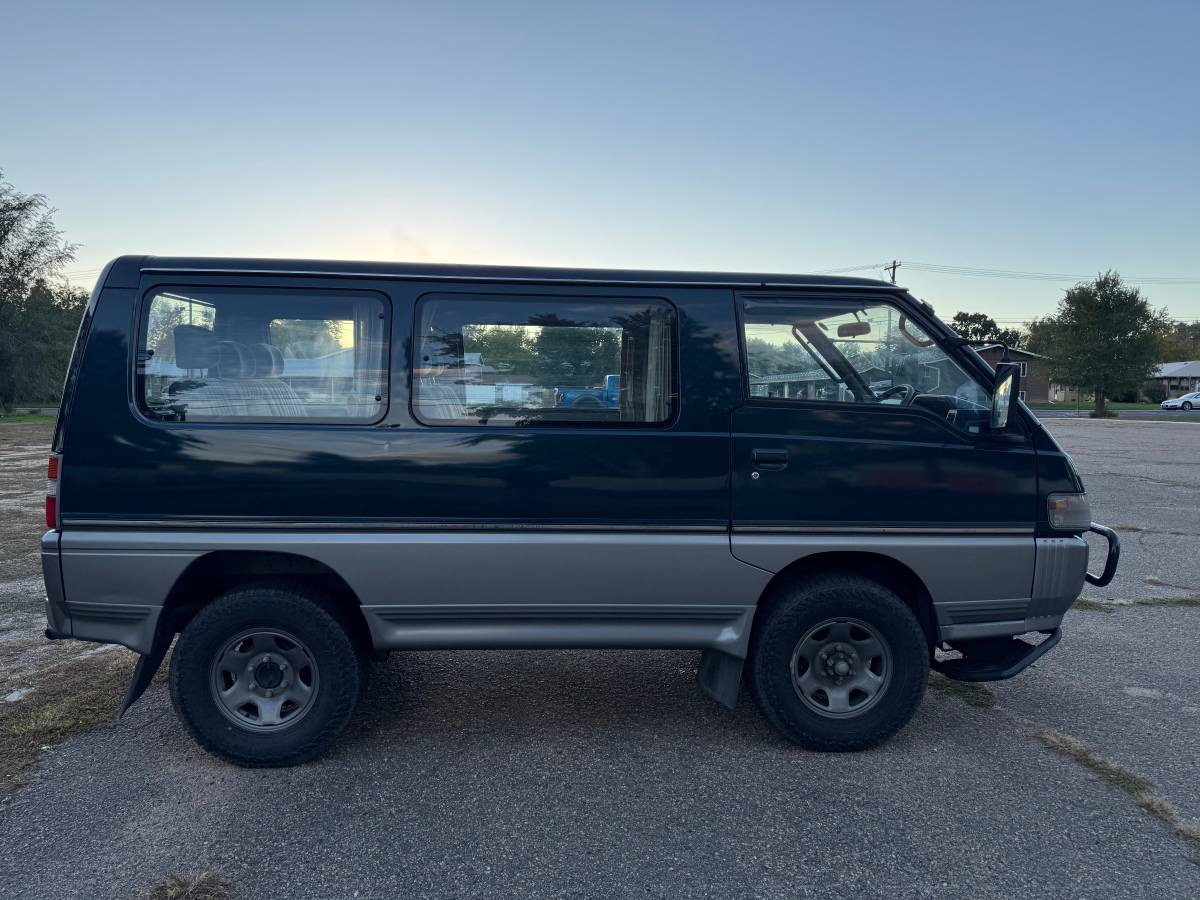 Mitsubishi-delica-diesel-1991-blue-6
