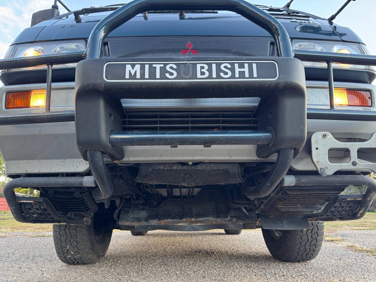 Mitsubishi-delica-diesel-1991-blue-8