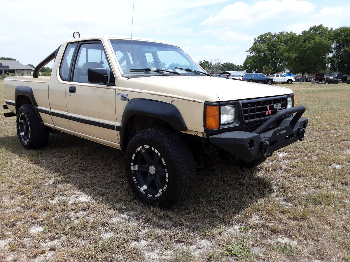 Mitsubishi-mighty-max-4x4-1988-10