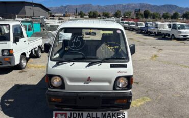 Mitsubishi-minicab-1991-white-25