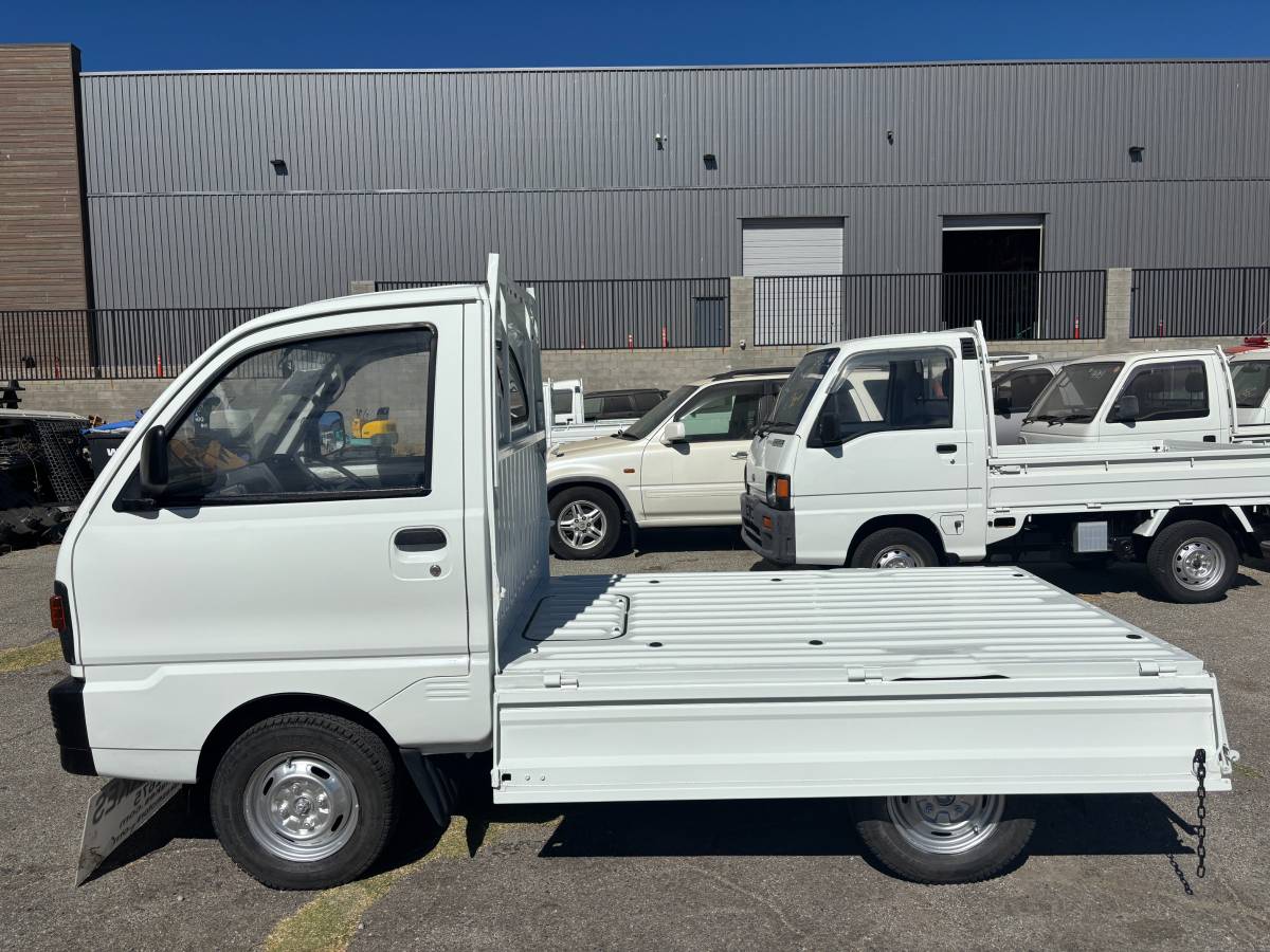 Mitsubishi-minicab-1991-white-29