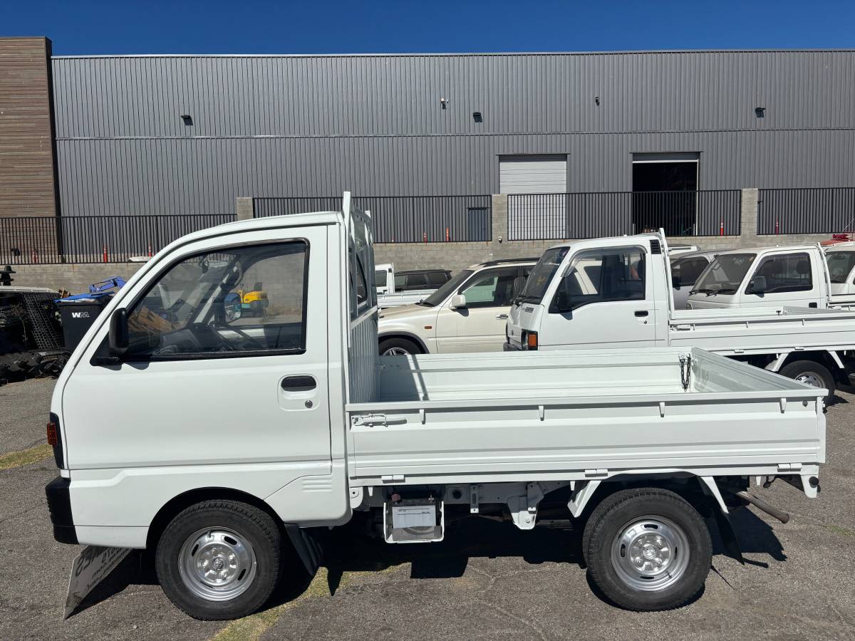 Mitsubishi-minicab-1991-white-5