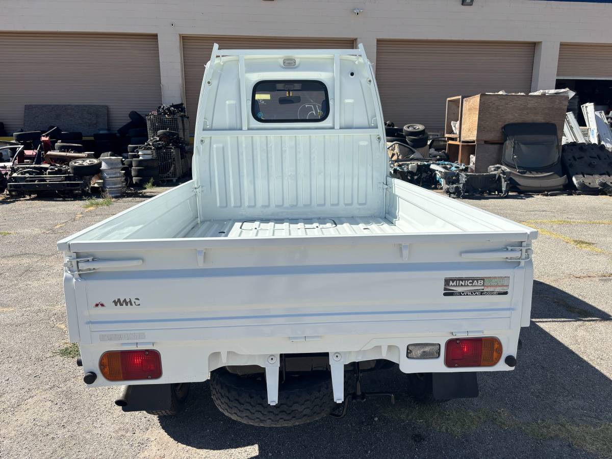 Mitsubishi-minicab-1991-white-6