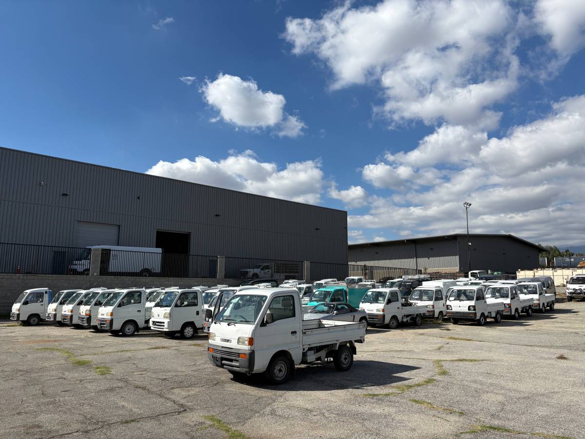 Mitsubishi-minicab-1993-white-1