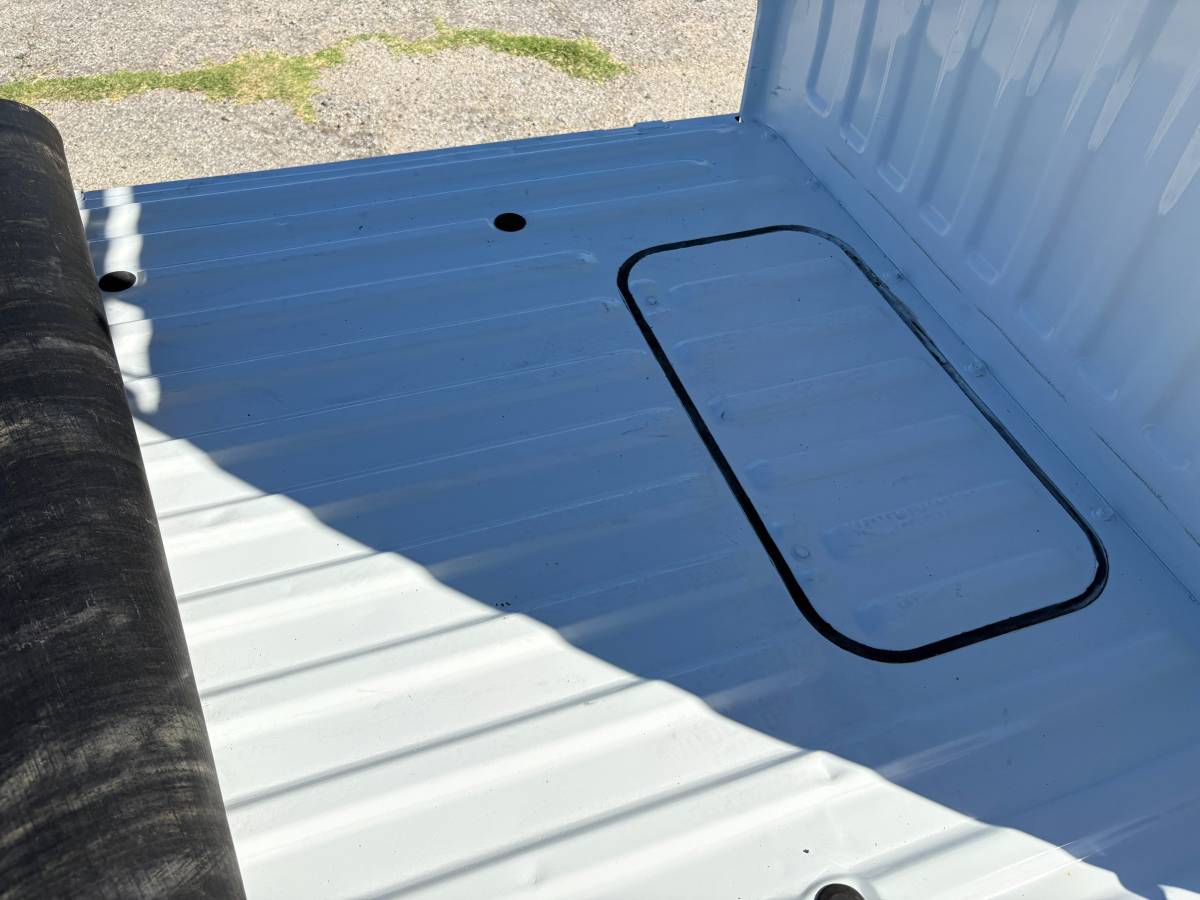 Mitsubishi-minicab-1993-white-10